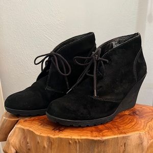 Size 9.5 Black Wedge